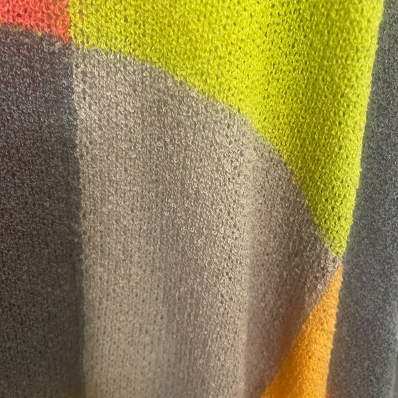 COLOR BLOCK CREWNECK SWEATER!
Material gorgeous! Like  new! Size L - Picture 6 of 8